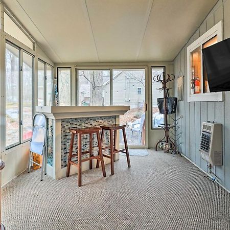 Poconos Vacation Home Walk To Locust Lake! Pocono Lake Extérieur photo