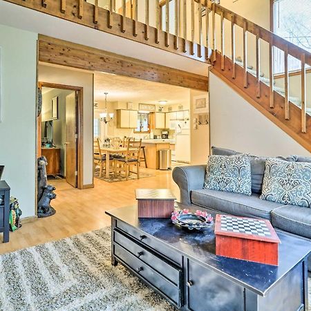 Poconos Vacation Home Walk To Locust Lake! Pocono Lake Extérieur photo