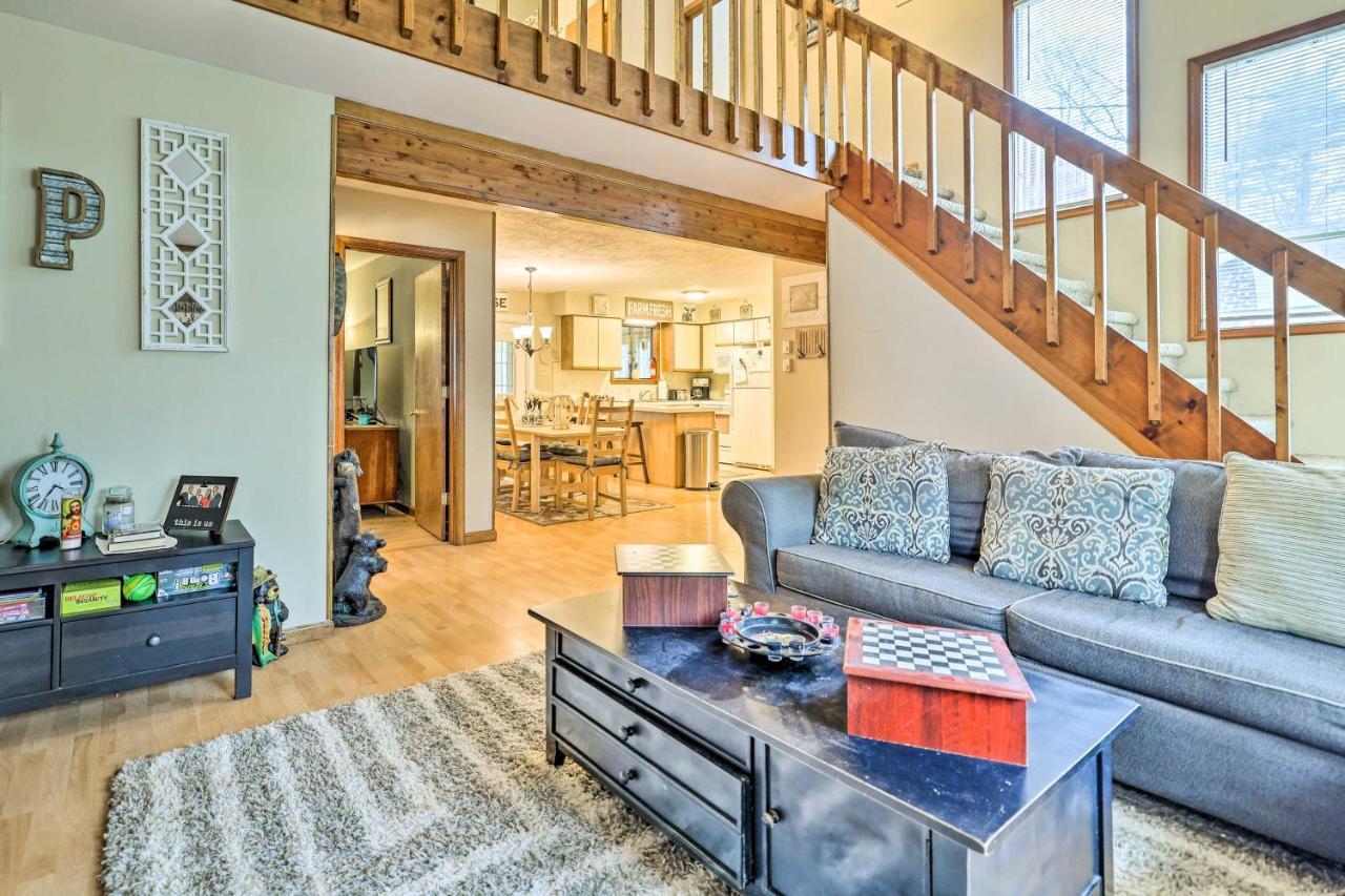 Poconos Vacation Home Walk To Locust Lake! Pocono Lake Extérieur photo