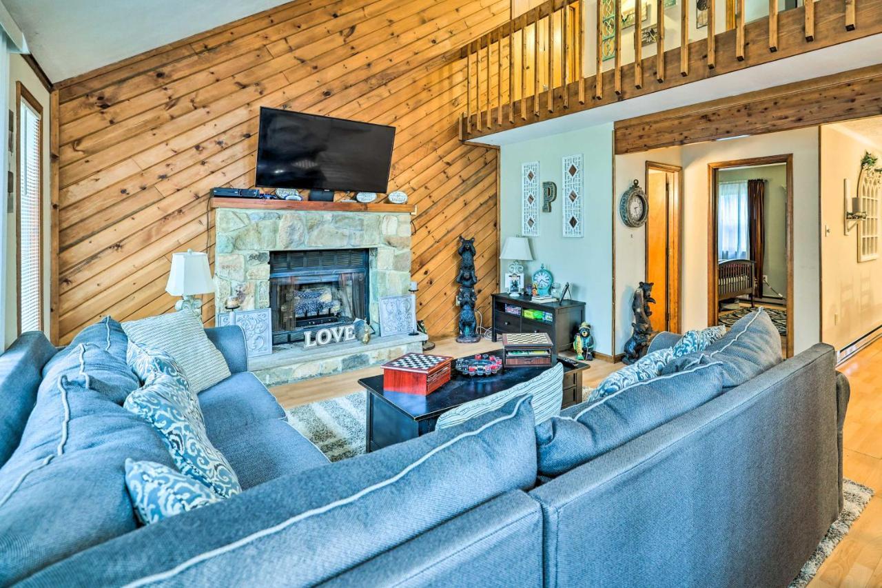 Poconos Vacation Home Walk To Locust Lake! Pocono Lake Extérieur photo