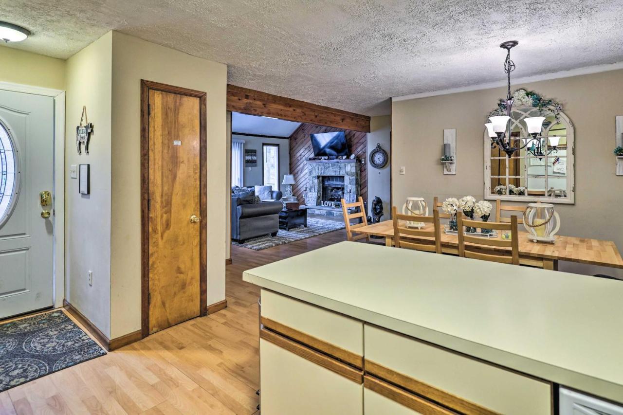 Poconos Vacation Home Walk To Locust Lake! Pocono Lake Extérieur photo