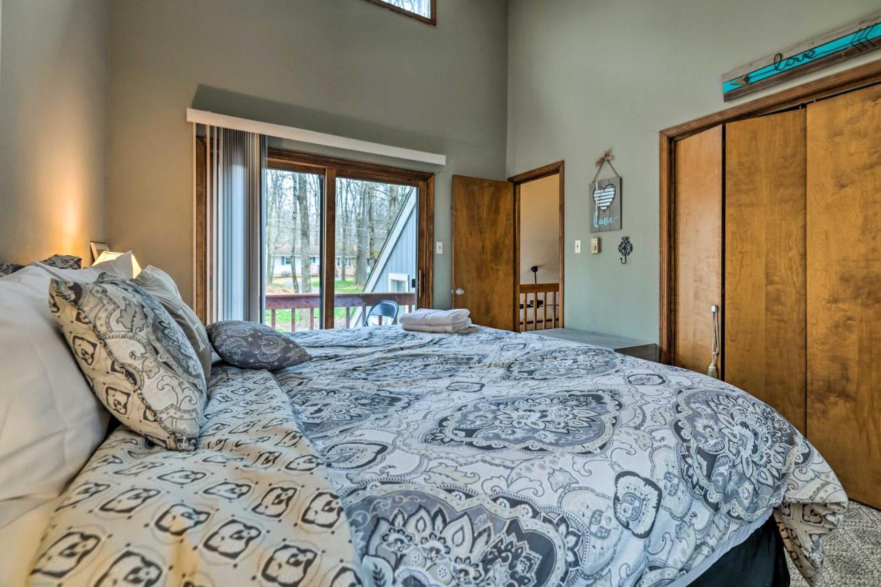 Poconos Vacation Home Walk To Locust Lake! Pocono Lake Extérieur photo