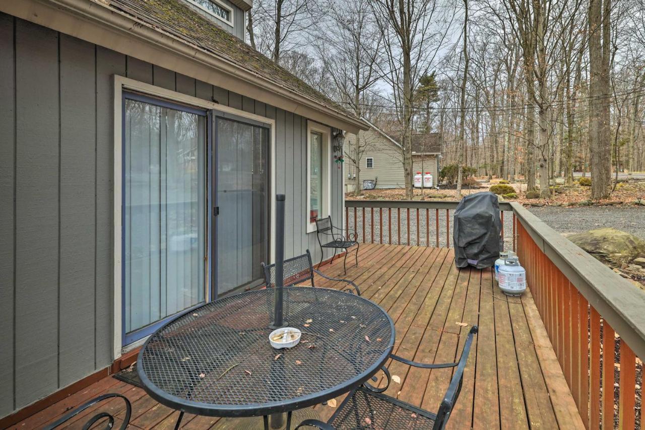 Poconos Vacation Home Walk To Locust Lake! Pocono Lake Extérieur photo