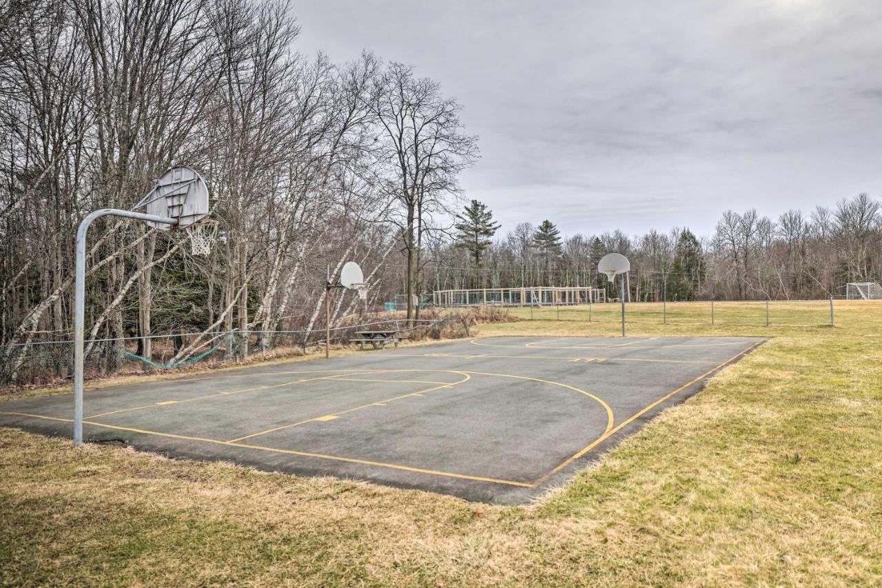 Poconos Vacation Home Walk To Locust Lake! Pocono Lake Extérieur photo